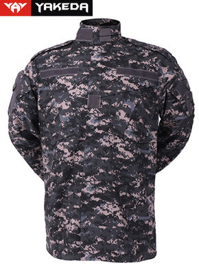 Chine Anti vêtements UV de camouflage d'armée avec le collier de mandarine piqué par zigzag fournisseur